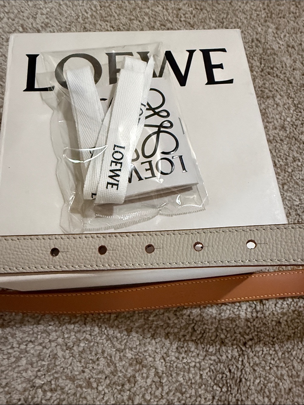 Loewe Cream and Tan Leather Belt with Silver Anagram Buckle 80/32 - Picture 6 of 6